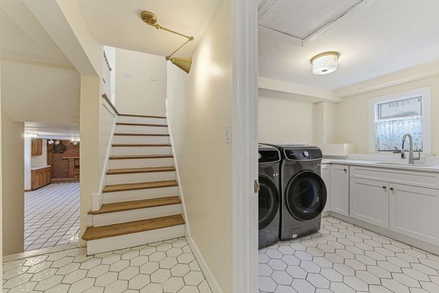 124 Deborah Rd, Newton, MA 02459