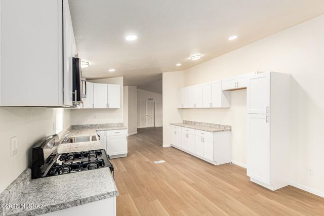 12823 W Crystal Rose Lane, Tucson, AZ 85743