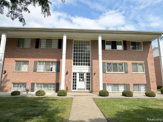 8211 DENWOOD Drive 6, Sterling Heights, MI 48312