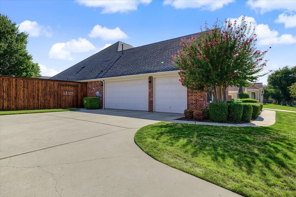 3909 Stoneshire Court, Fort Worth, TX 76179 — photo 3