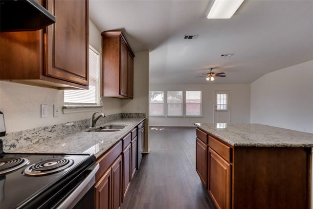 612 Snapdragon Lane, Desoto, TX 75115