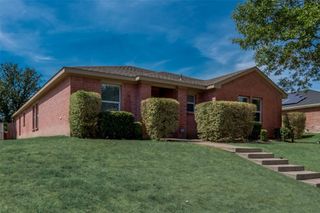 612 Snapdragon Lane, Desoto, TX 75115