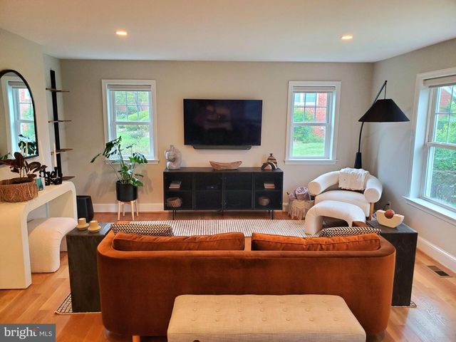 15 INDIAN SPRING DR, Silver Spring, MD 20901