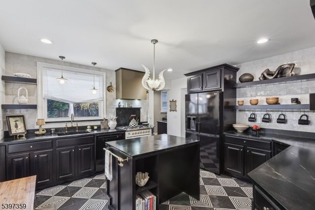 627 Highland Ave, Newark City, NJ 07104