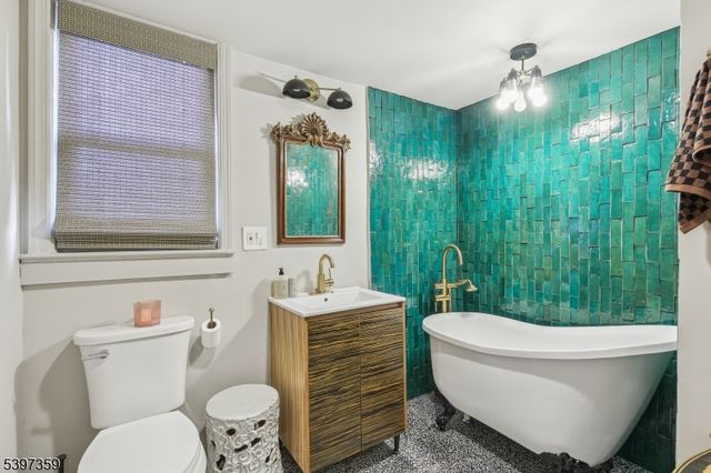 627 Highland Ave, Newark City, NJ 07104