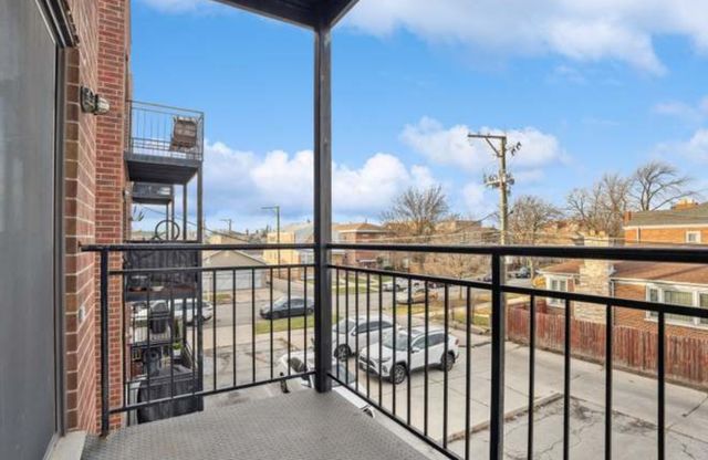 5652 W 63rd Street 2W, Chicago, IL 60638