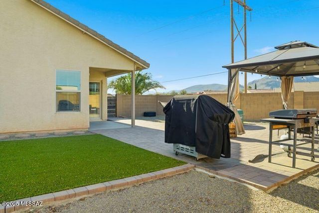 8000 W Mural Hill Drive, Tucson, AZ 85743