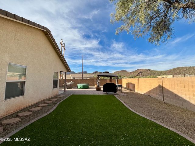 8000 W Mural Hill Drive, Tucson, AZ 85743