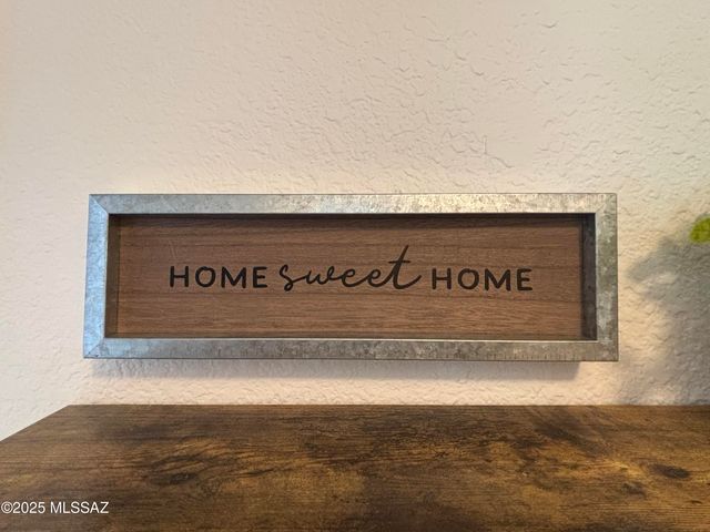 8000 W Mural Hill Drive, Tucson, AZ 85743