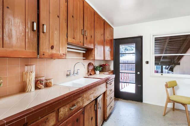 5858 Riley St, San Diego, CA 92110