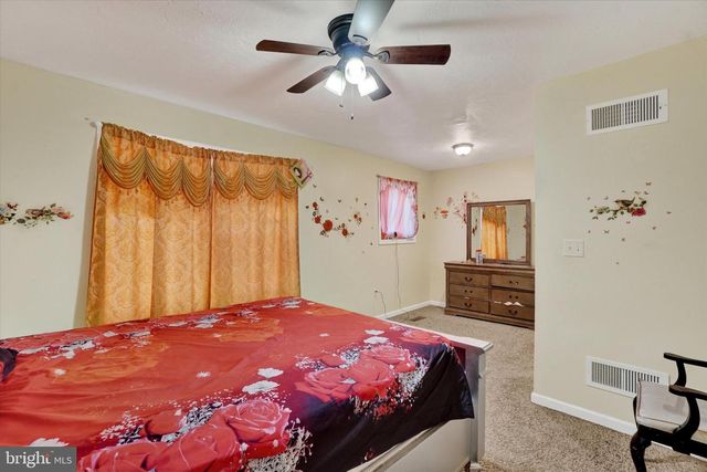 836 W LOCUST ST, York, PA 17401