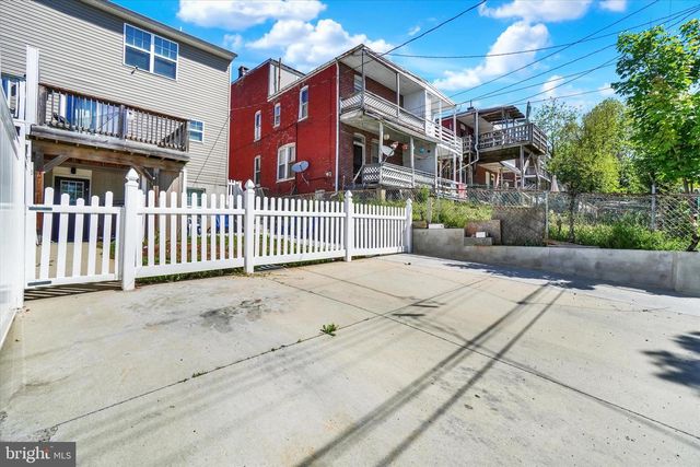 836 W LOCUST ST, York, PA 17401