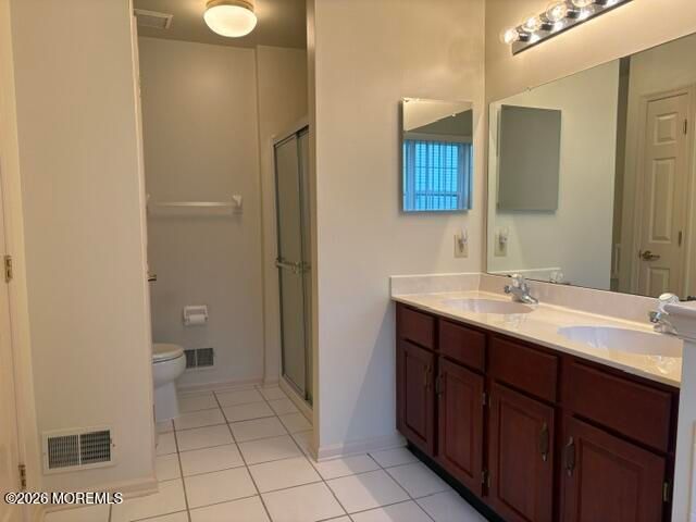 8 Llewellyn Court, Jackson, NJ 08527