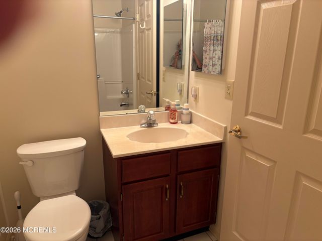 8 Llewellyn Court, Jackson, NJ 08527