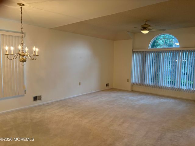 8 Llewellyn Court, Jackson, NJ 08527