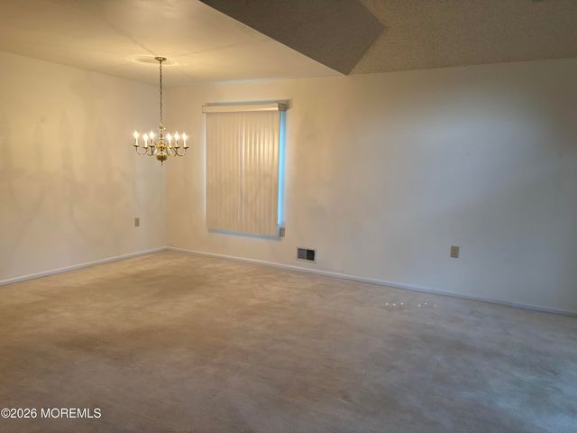 8 Llewellyn Court, Jackson, NJ 08527