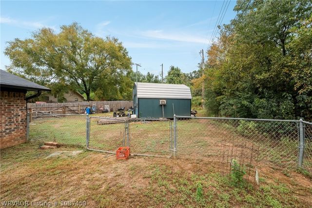 1424 Northwoods Drive, Alma, AR 72921