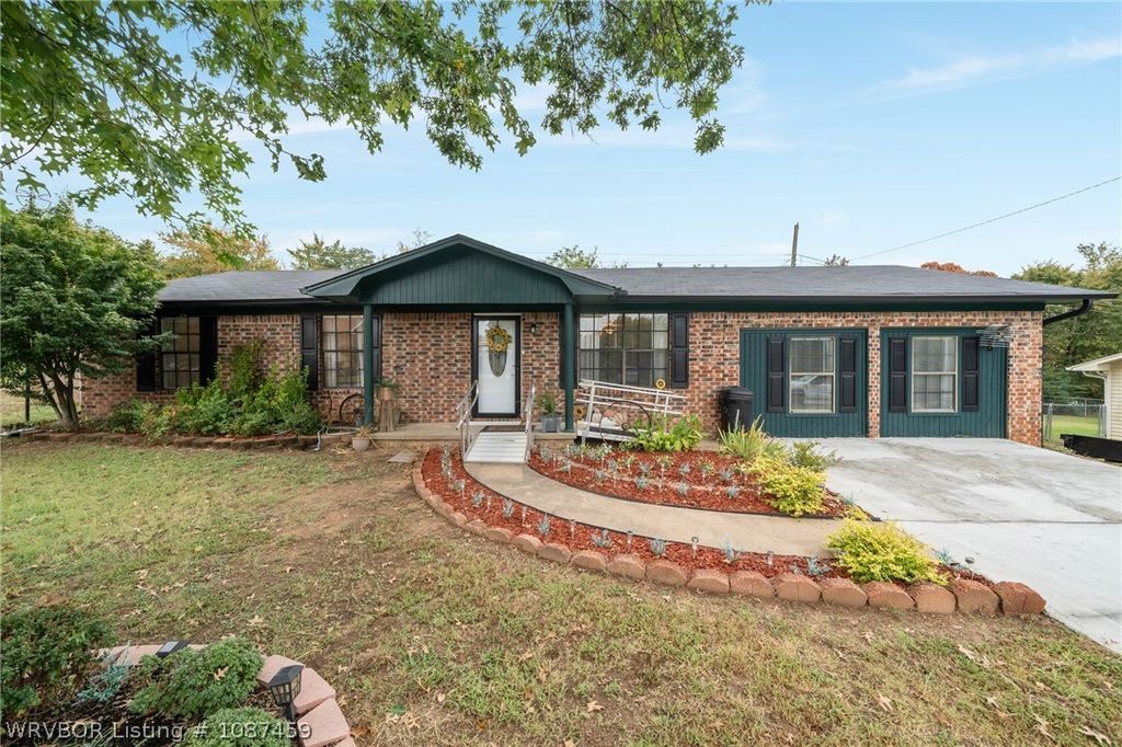 1424 Northwoods Drive, Alma, AR 72921