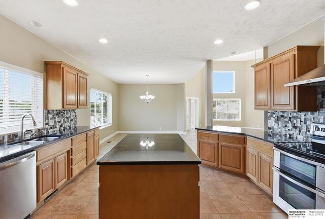 8803 OAKDALE Court, Plattsmouth, NE 68048