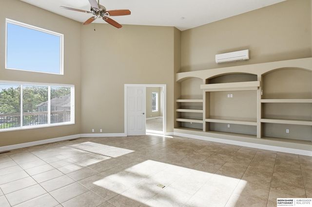 8803 OAKDALE Court, Plattsmouth, NE 68048