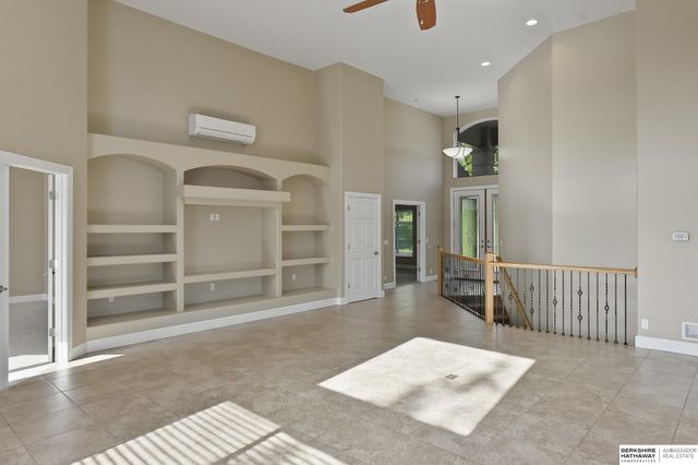 8803 OAKDALE Court, Plattsmouth, NE 68048