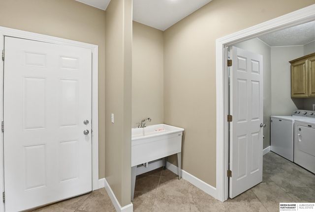 8803 OAKDALE Court, Plattsmouth, NE 68048