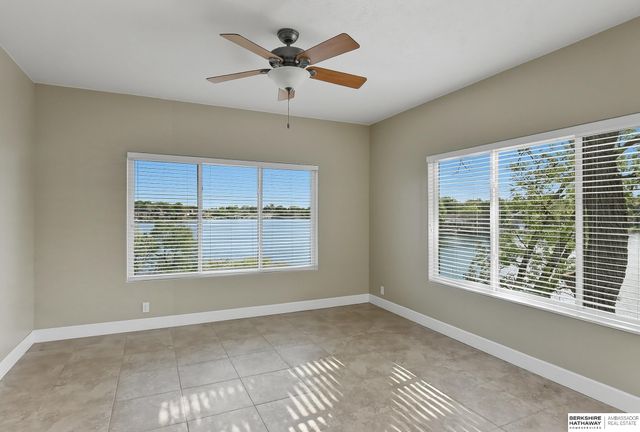 8803 OAKDALE Court, Plattsmouth, NE 68048