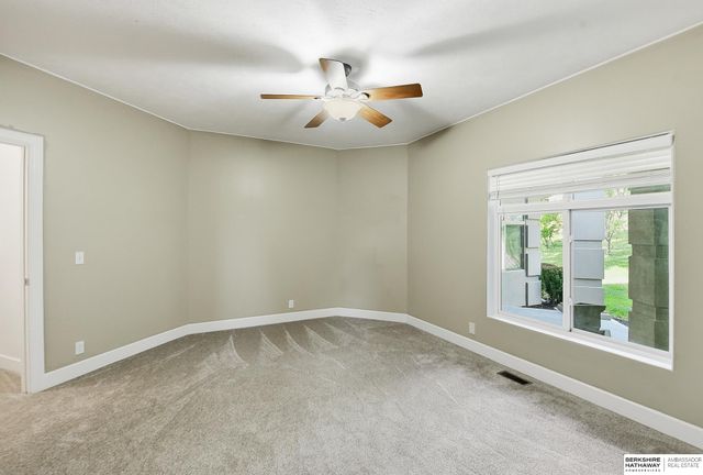 8803 OAKDALE Court, Plattsmouth, NE 68048