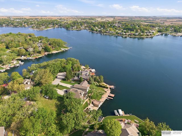 8803 OAKDALE Court, Plattsmouth, NE 68048