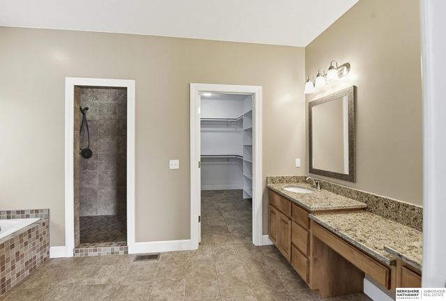 8803 OAKDALE Court, Plattsmouth, NE 68048