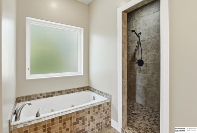 8803 OAKDALE Court, Plattsmouth, NE 68048