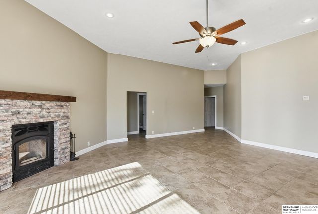 8803 OAKDALE Court, Plattsmouth, NE 68048