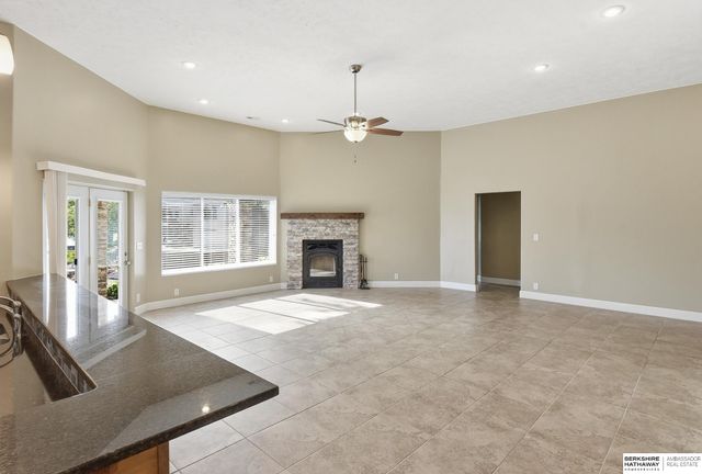 8803 OAKDALE Court, Plattsmouth, NE 68048