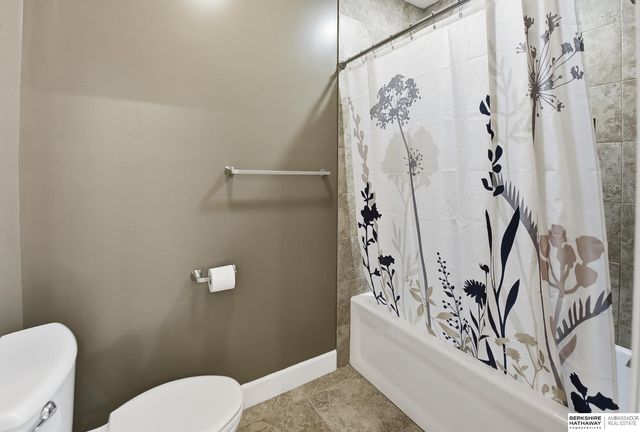 8803 OAKDALE Court, Plattsmouth, NE 68048