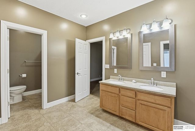 8803 OAKDALE Court, Plattsmouth, NE 68048