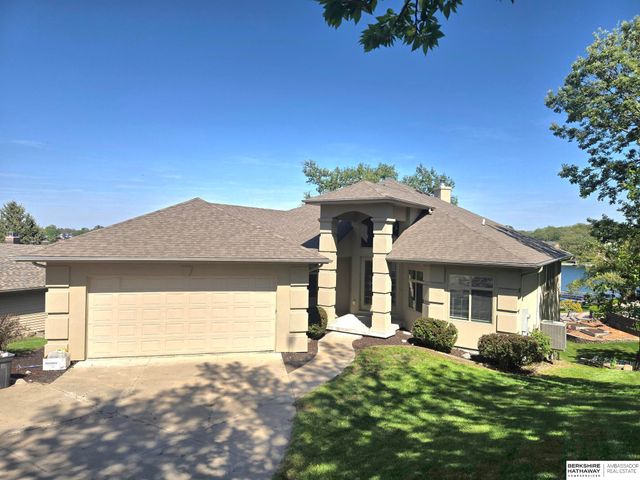 8803 OAKDALE Court, Plattsmouth, NE 68048