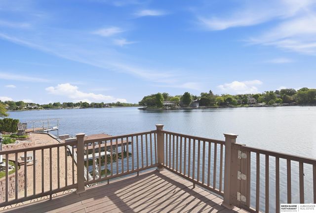 8803 OAKDALE Court, Plattsmouth, NE 68048
