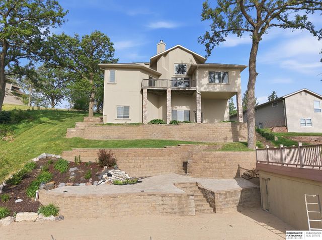 8803 OAKDALE Court, Plattsmouth, NE 68048