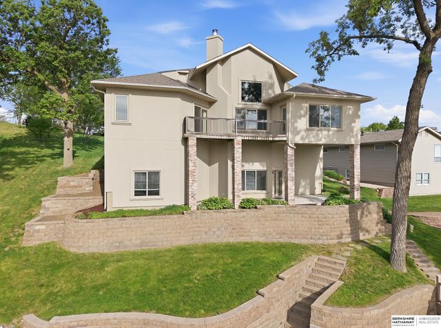 8803 OAKDALE Court, Plattsmouth, NE 68048