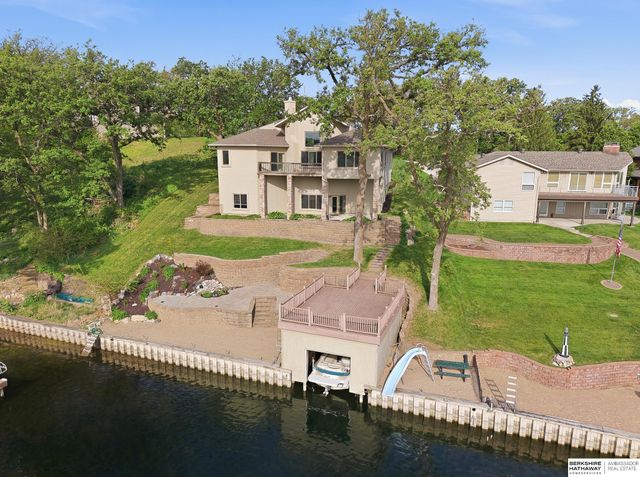 8803 OAKDALE Court, Plattsmouth, NE 68048