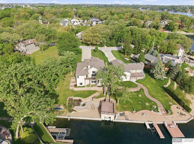 8803 OAKDALE Court, Plattsmouth, NE 68048