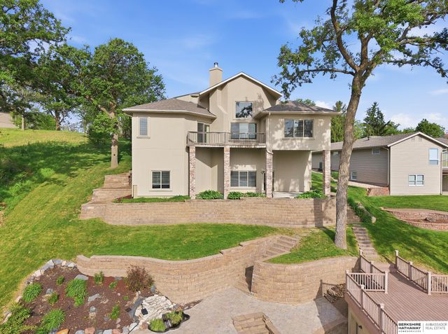 8803 OAKDALE Court, Plattsmouth, NE 68048