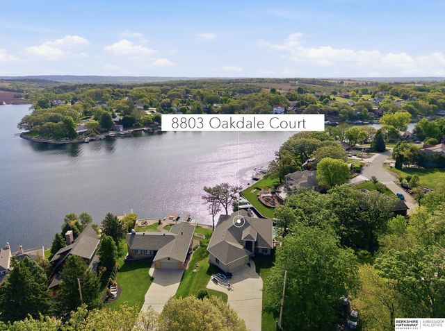 8803 OAKDALE Court, Plattsmouth, NE 68048