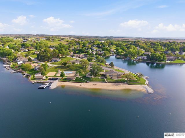 8803 OAKDALE Court, Plattsmouth, NE 68048