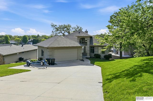 8803 OAKDALE Court, Plattsmouth, NE 68048