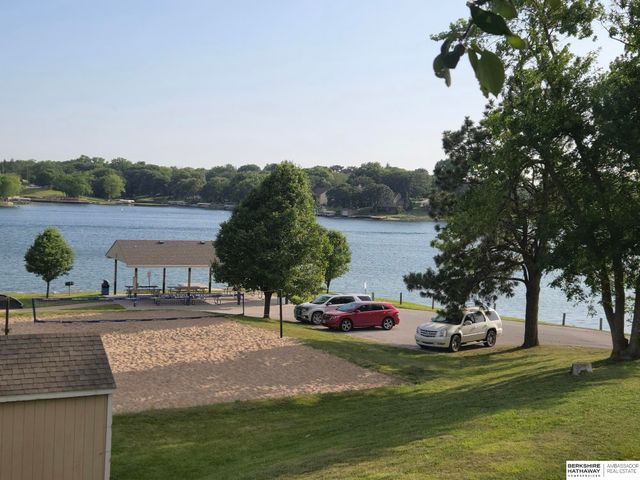 8803 OAKDALE Court, Plattsmouth, NE 68048