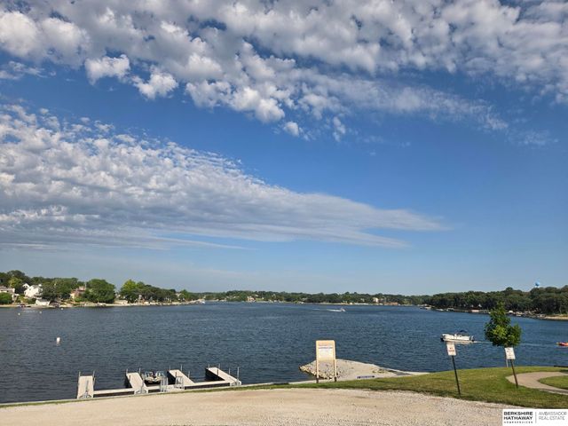8803 OAKDALE Court, Plattsmouth, NE 68048