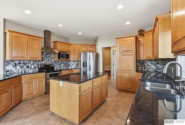 8803 OAKDALE Court, Plattsmouth, NE 68048