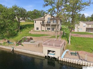 8803 OAKDALE Court, Plattsmouth, NE 68048