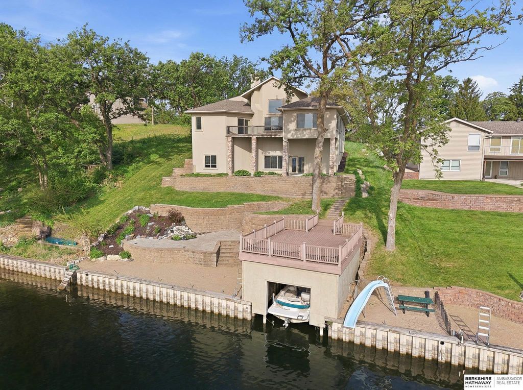 8803 OAKDALE Court, Plattsmouth, NE 68048